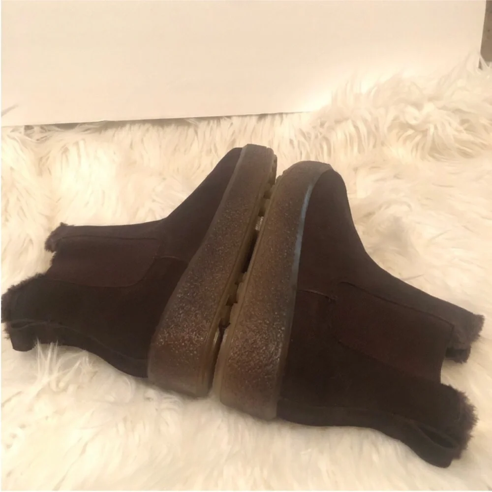 NWT The Toasty Chelsea Boot Pull On Boots in Suede Dark Coffee